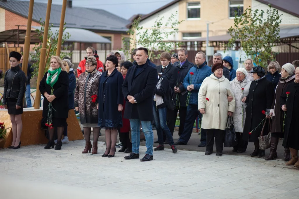 В «Гармонии» отметили годовщину открытия сквера Памяти