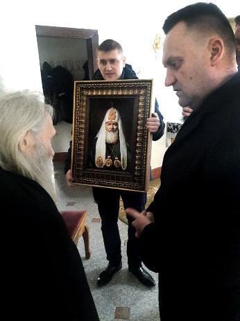 Сергей Захарченко поздравил духовника Патриарха Кирилла  с Днем Ангела