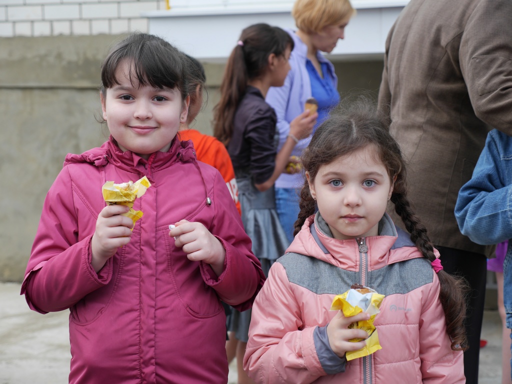 День защиты детей в Гармонии. Мороженое детям