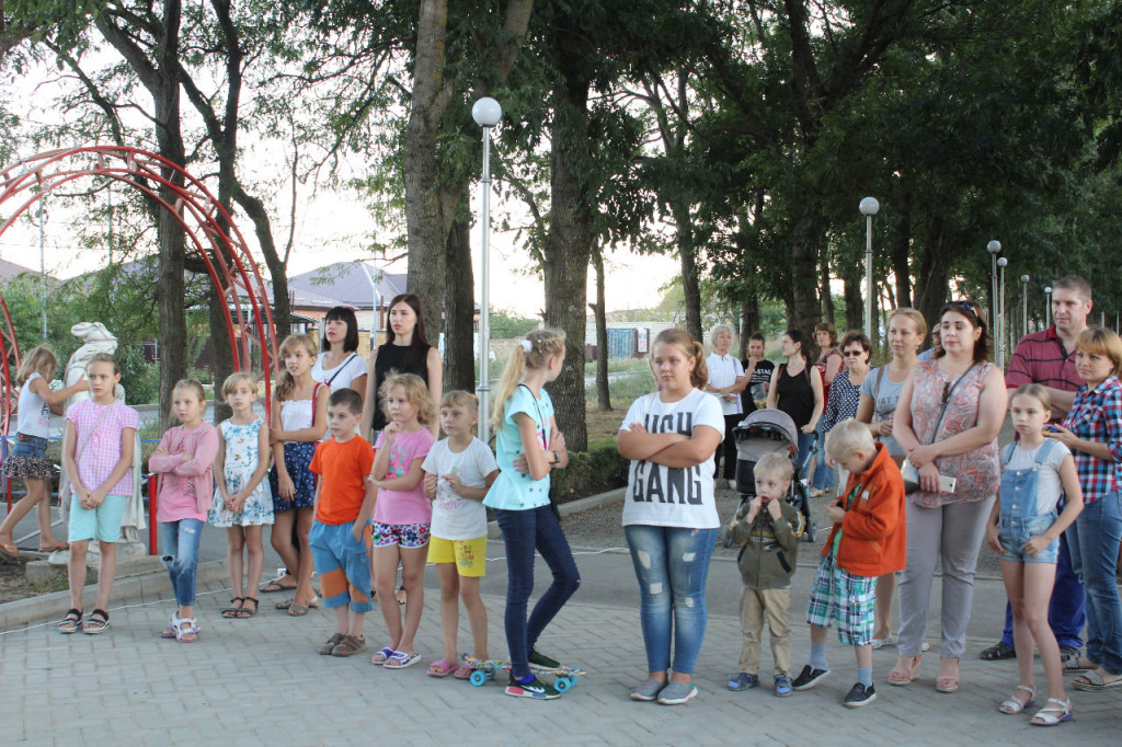 Игровые мероприятия на аллее "Ласточек" в жилом районе "Гармония"
