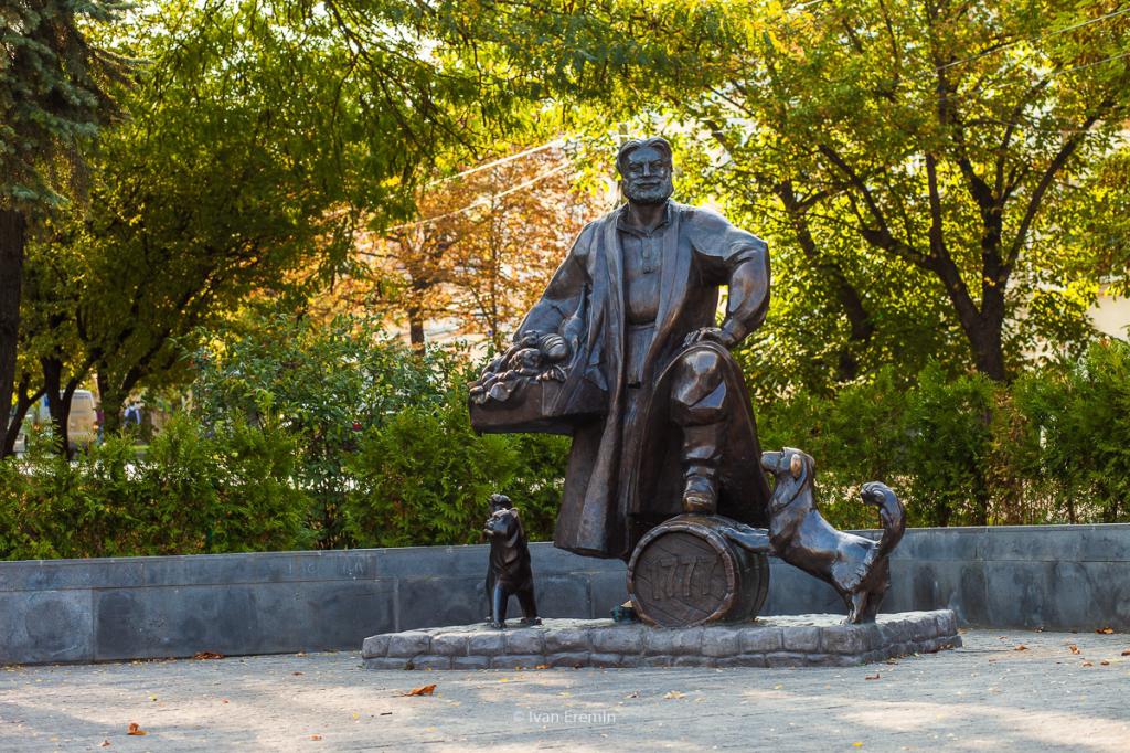 Памятник купцу-основателю в Ставрополе
