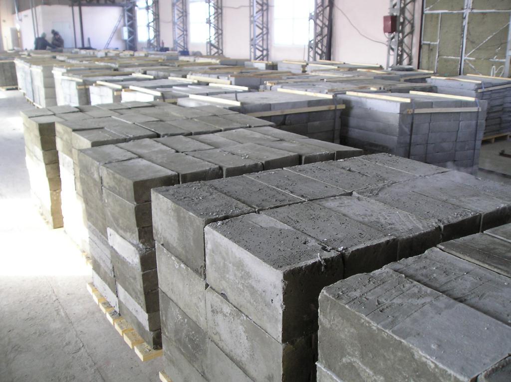 Пенобетонные строительные блоки на складе