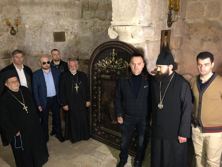 Сирия: Сергей Захарченко передает икону храму