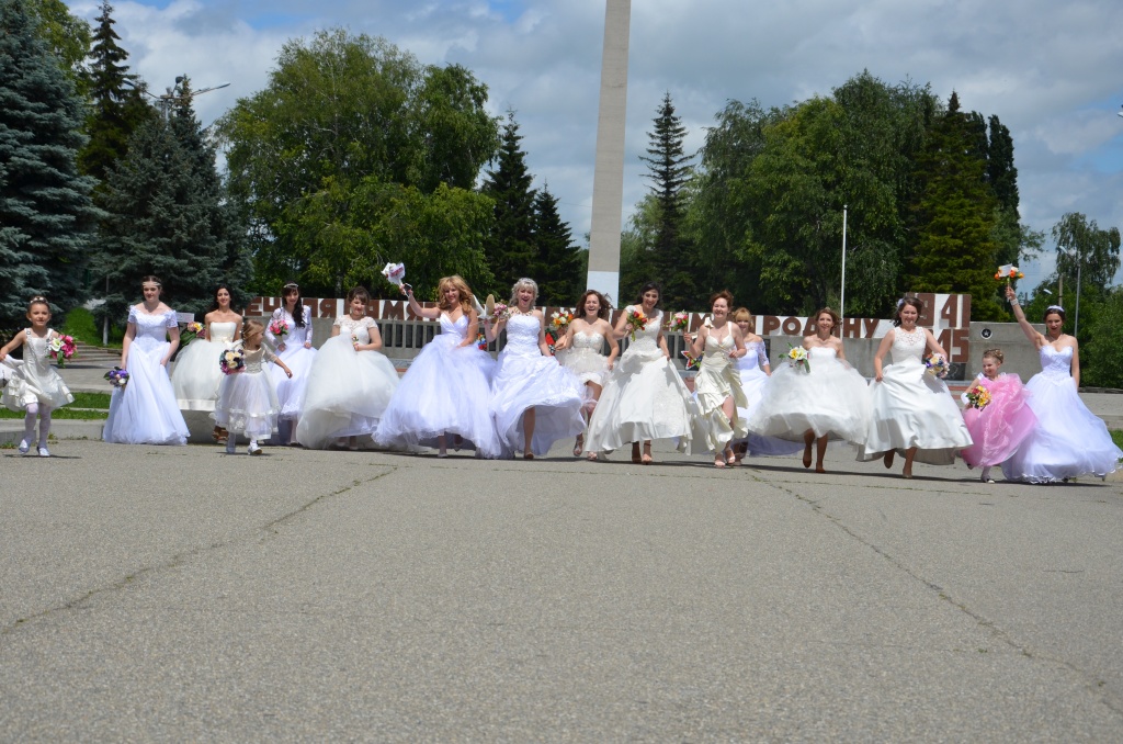 Парад невест в Гармонии