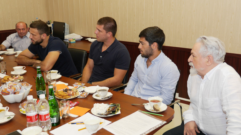 Сергей Захарченко встречает ведущих спортсменов Ставропольского края