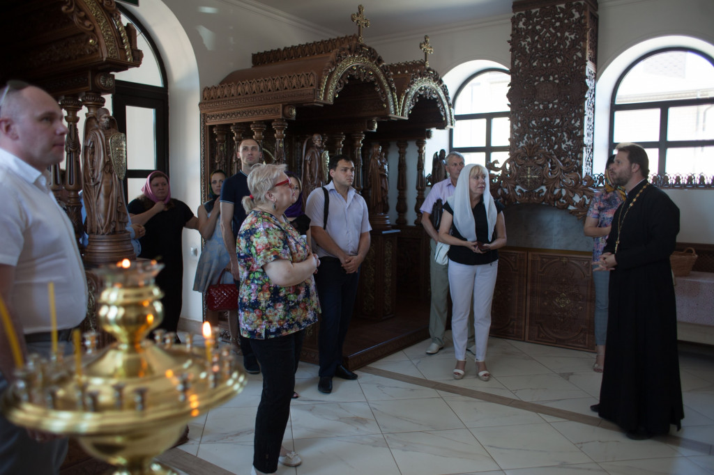 Участники конференции посетили храм святого великомученика Артемия в жилом районе "Гармония"