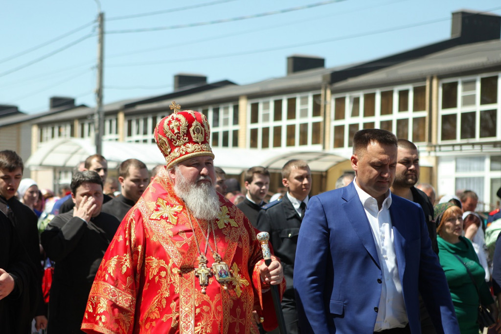 Крестный ход в честь принесения мощей святой блаженной Матроны Московской - фото 2