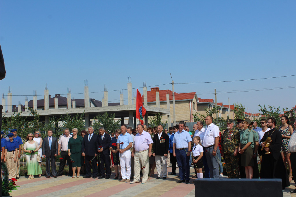 В «Гармонии» состоялось торжественное открытие памятника «Солдату освободителю»
