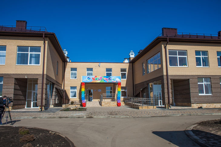 Здание детского сада в жилом районе "Гармония"