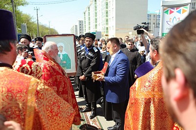 Фото Гармония | 02.05.2017 - Крестный ход в честь принесения мощей святой блаженной Матроны Московской - 44