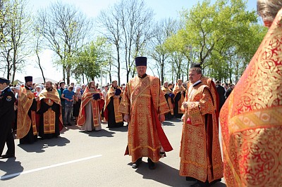Фото Гармония | 02.05.2017 - Крестный ход в честь принесения мощей святой блаженной Матроны Московской - 55