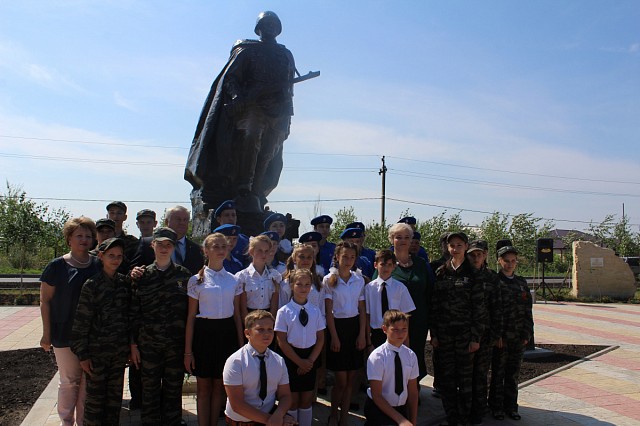 В «Гармонии» состоялось торжественное открытие памятника «Солдату освободителю»